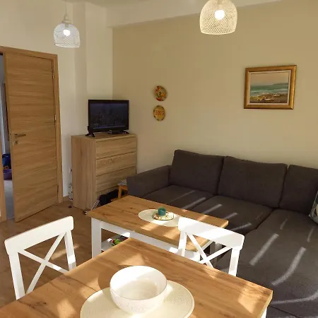 Βίλα флора Τσερνομόρετς